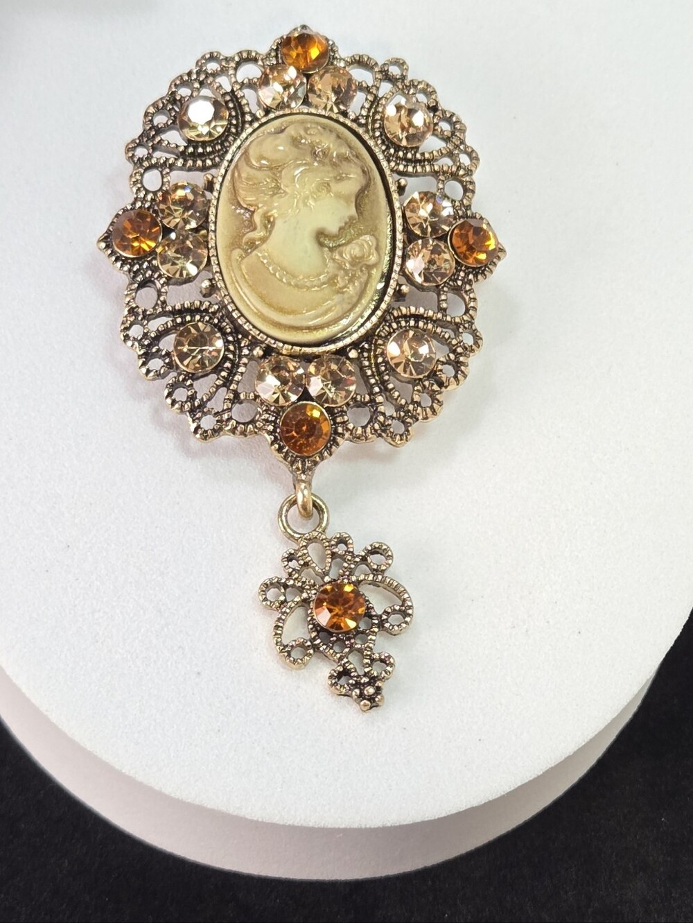 Vintage Cameo Brooch Antique Gold Victorian Rhinestone Filigree Renaissance Pin - Picture 3 of 4